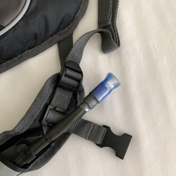 Outdoor Products Kilometer 8.0 Hydration Backpack Black Grey Hiking Cycling - Picture 4 of 8